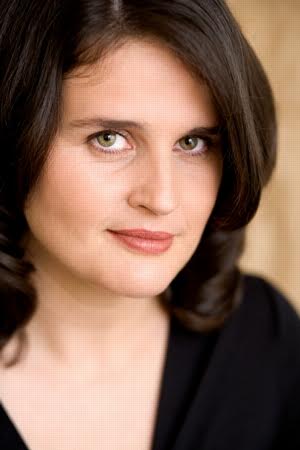 Rebecca Cantrell Headshot